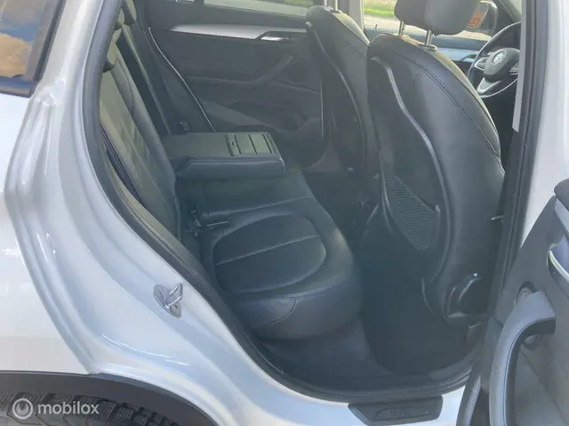 BMW X1 20i High Executive leder aut camera 2018 Benzine 24