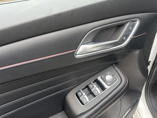 MG EHS 1.5 TGDI Luxury 2022 Hybride Benzine 14