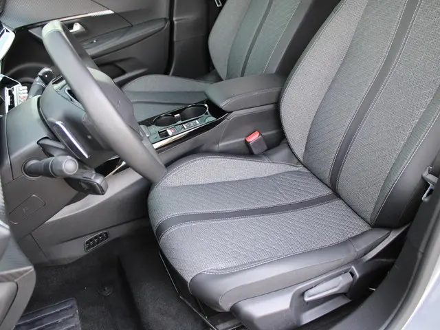 Peugeot 2008 1.2 Hybrid 145 Allure 2025 Hybride Benzine 14