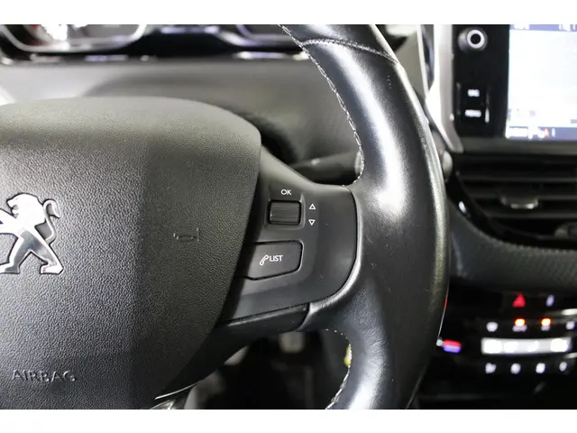 Peugeot 208 1.2 PureTech Tech Edition 110 PK. 2019 Benzine 19