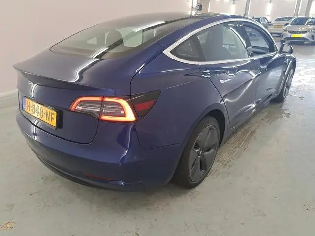 Tesla Model 3 2