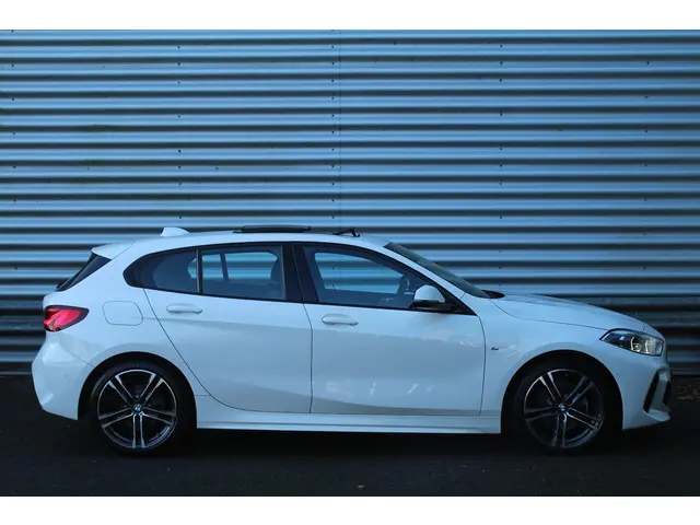 BMW 1 Serie 118i High Executive Edition 2020 Benzine 4