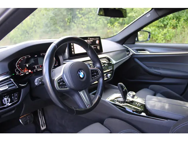 BMW 5 Serie Touring 520i 2022 Benzine 17