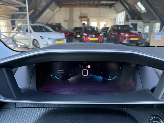 Peugeot 208 1.2 Turbo 100 PK Allure Pack 2023 Benzine 10