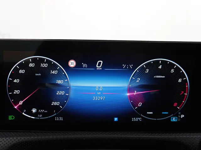 Mercedes-Benz A-Klasse 200 AMG Line 2023 Benzine 30