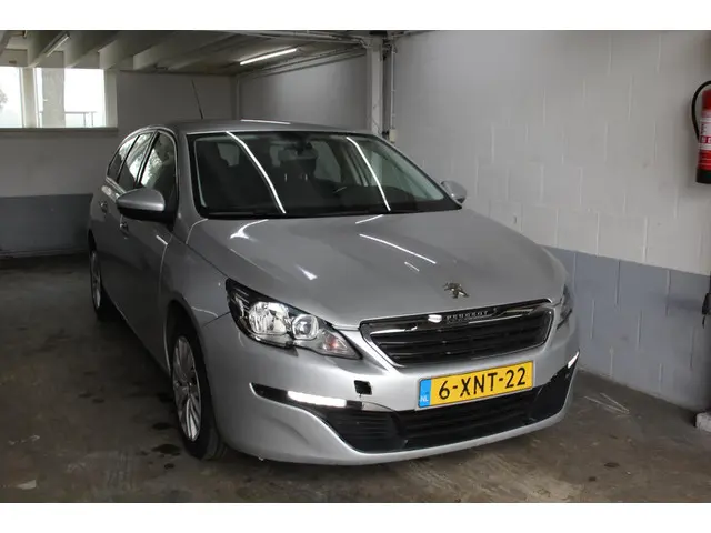 Peugeot 308 SW 1.2 e-THP Blue Lease 2014 Benzine 16