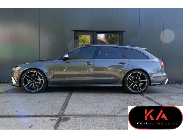 Audi RS6 Avant 4.0 TFSI RS 6 quattro 2015 Benzine 2