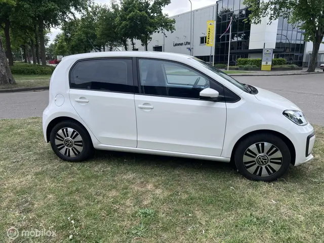 Volkswagen up! 1.0 BMT move up! 2017 Benzine 5