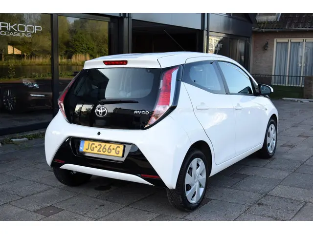 Toyota Aygo 1.0 VVT-i x-play 2016 Benzine 22