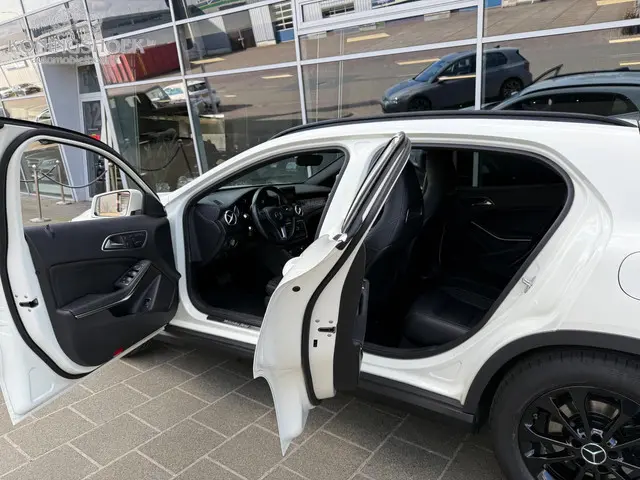 Mercedes-Benz GLA 200 Ambition Automaat 2014 Benzine 10