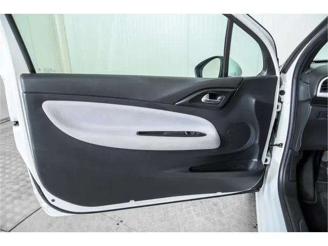 Citroën DS3 1.2 VTi 2014 Benzine 32