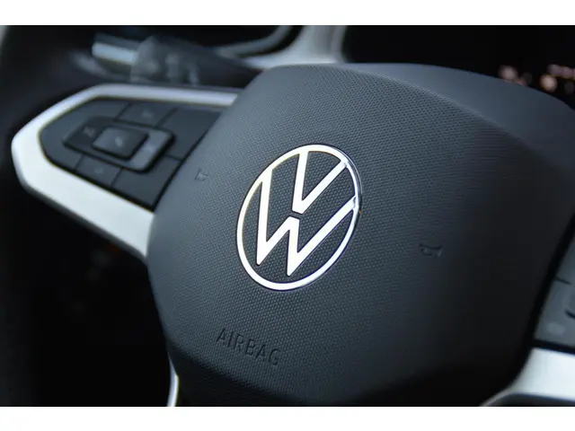 Volkswagen T-Roc 1.0 TSI Life Edition 2025 Benzine 85