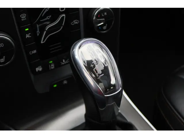 Volvo V40 Cross Country 1.6 T4 Summum 2014 Benzine 51