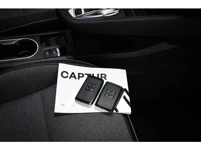 Renault Captur 1.3 mild hybrid Techno 160pk 2024 Benzine 52