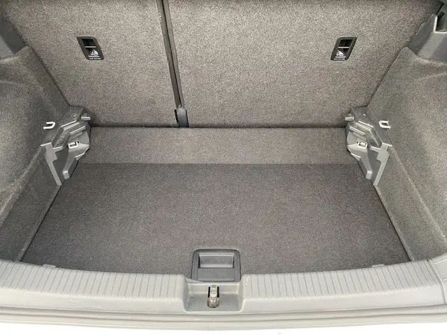 Volkswagen T-Cross 1.0 TSI Life 2020 Benzine 27