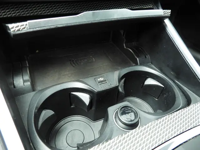 BMW 3 Serie Touring 318i 2022 Benzine 24