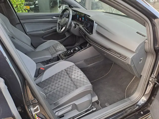 Volkswagen Golf 1.5 eTSI R-Line NIEUWSTAAT 2023 Benzine 22