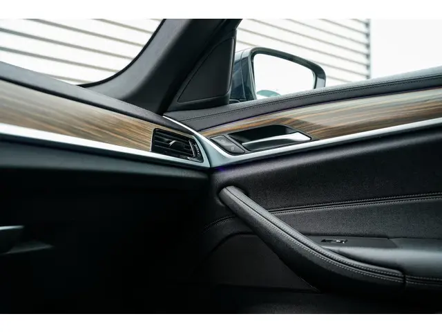 BMW 5 Serie Touring 530e 2022 Hybride Benzine 25