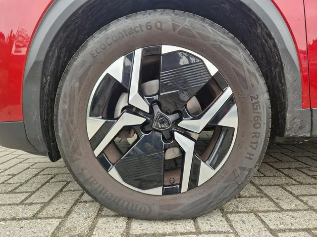 Peugeot 2008 1.2T 130pk Automaat Allure 2024 Benzine 28