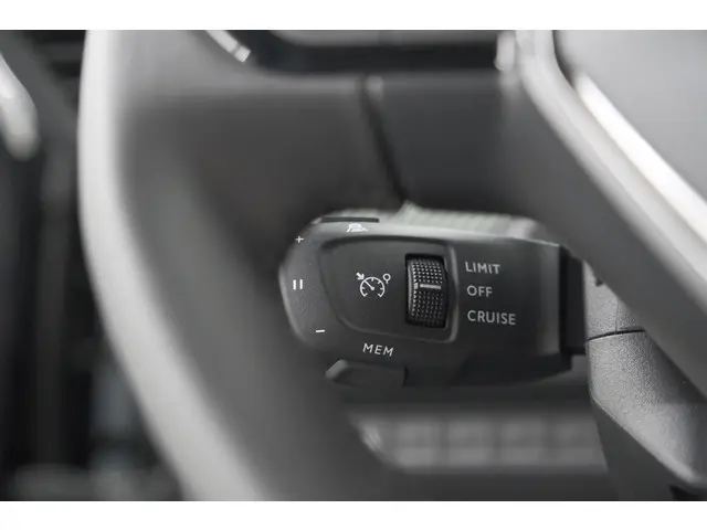 Peugeot 2008 PureTech 130 EAT8 Allure 2024 Benzine 38
