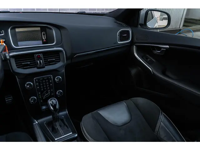 Volvo V40 1.5 T3 Polar+ Sport 2020 Benzine 39