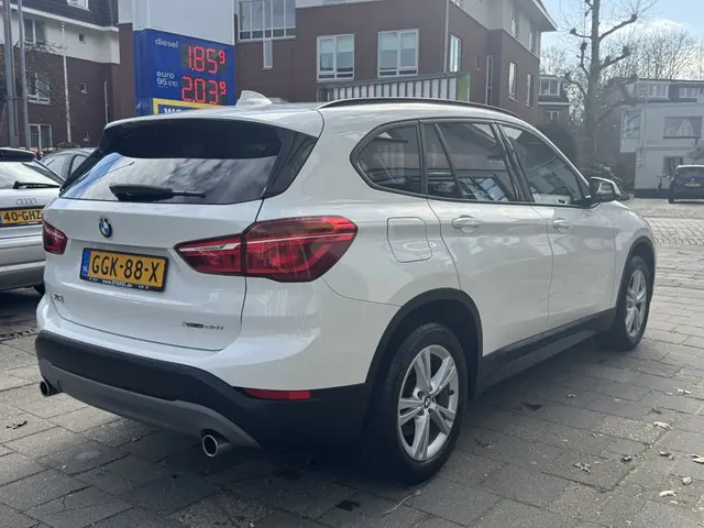 BMW X1 xDrive20i High Executive Ed. 2019 Benzine 4