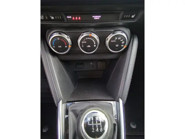 Mazda 2 1.5 Skyactiv-G Luxury 2020 Hybride Benzine 8