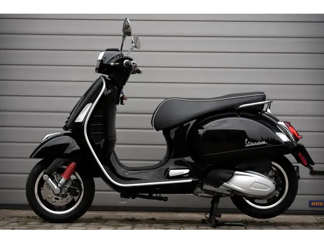 Vespa GTS 300 HPE 2022 Benzine 12