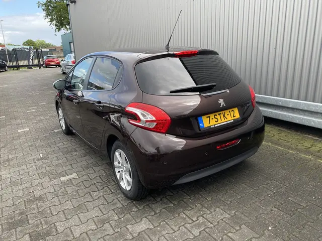 Peugeot 208 1.2 VTi Urban Soul 2013 Benzine 16