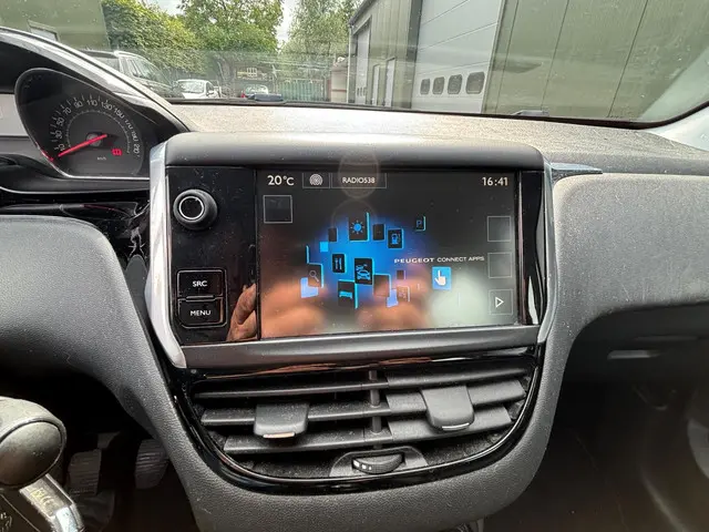 Peugeot 208 1.2 PureTech Airco Cruise 2015 Benzine 12