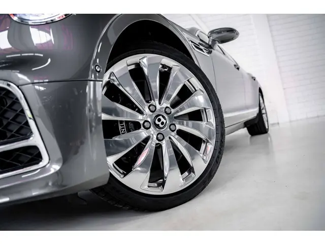 Bentley Flying Spur 4.0 V8 2021 Benzine 24