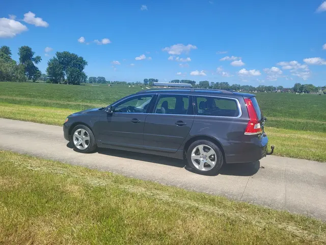 Volvo V70 1.6 T4 Nordic+ navi trekhaak 17"LMV 2014 Benzine 4