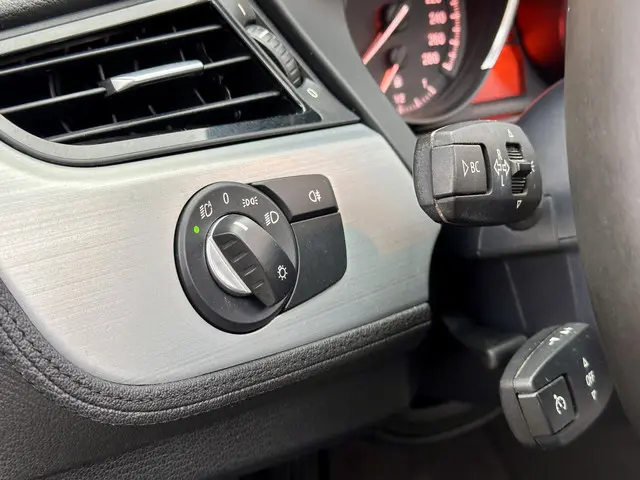 BMW Z4 Roadster sDrive18i Executive 2015 Benzine 25