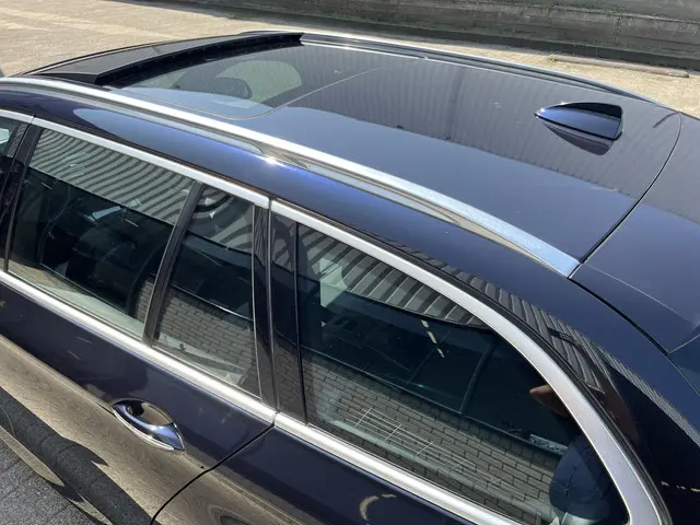 BMW 5 Serie Touring 520i High Executive 2015 Benzine 77