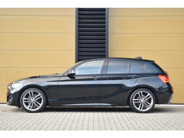 BMW 1 Serie 118i Executive 2017 Benzine 2