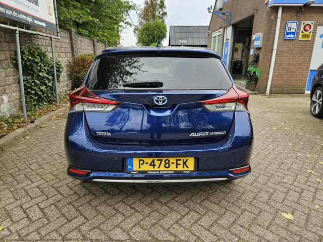Toyota Auris 1.8 Hybrid Executive 2015 Hybride Benzine 9