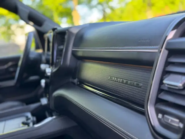 RAM 1500 5.7 Limited Night NL-AUTO 2023 LPG/Gas 15
