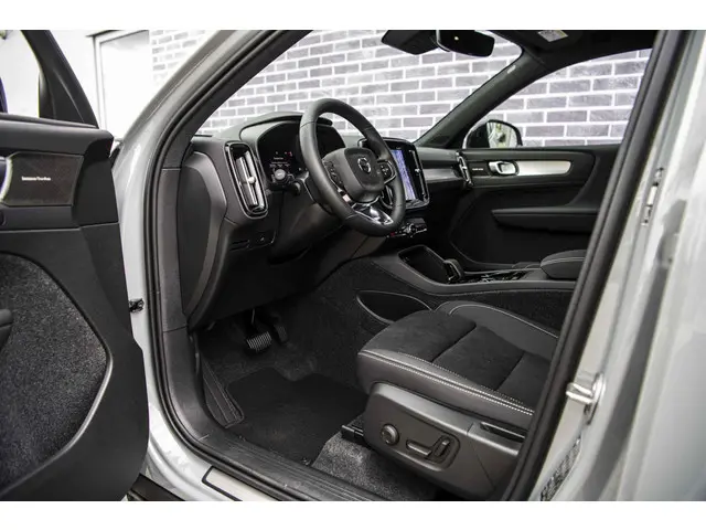 Volvo XC40 2.0 B4 Plus Black Edition 2025 Benzine 17