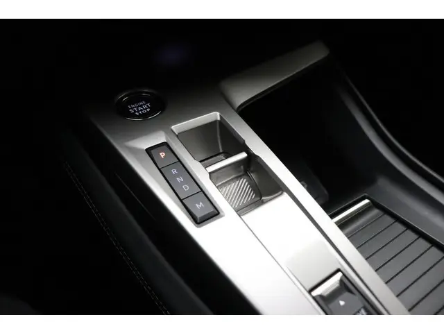 Peugeot 408 1.2 PureTech Allure 130 EAT8 2024 Benzine 17