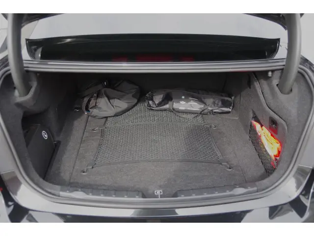 BMW 3 Serie 330e M-sport LEDER/NAVI 2016 Hybride Benzine 8