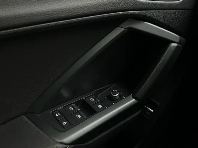 Audi Q3 45 TFSI e S edition 2023 Hybride Benzine 23