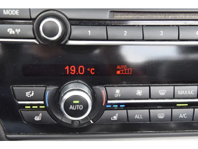 BMW 6 Serie Cabrio 640xi High Executive 2013 Benzine 15