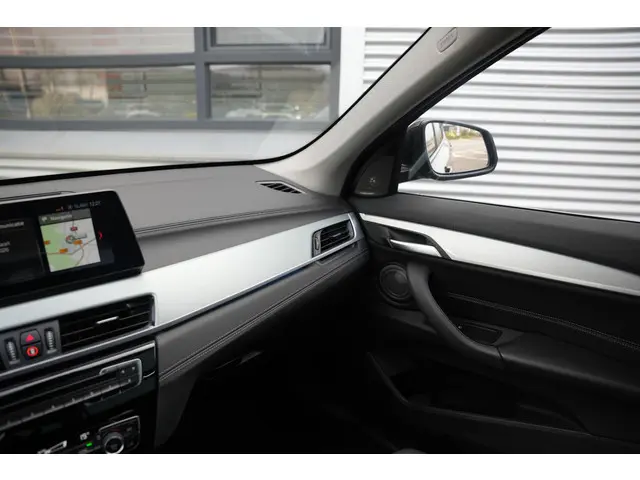 BMW X1 xDrive25e High Executive 2020 Hybride Benzine 44