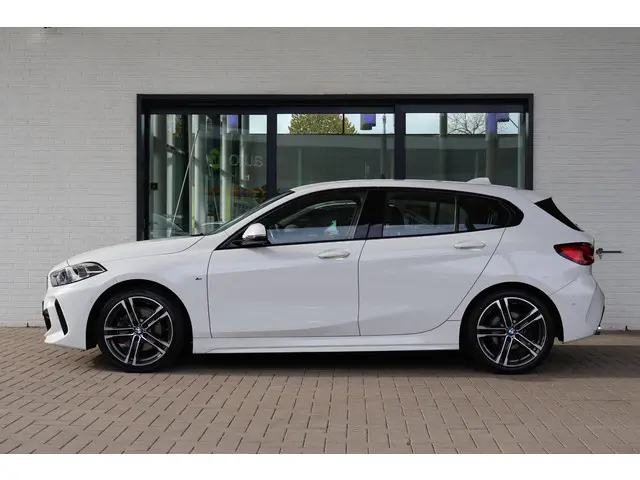 BMW 1 Serie 118i Executive Edition 2020 Benzine 5