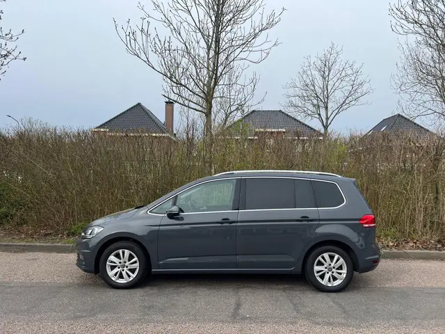 Volkswagen Touran 1.5 TSI Highline 7p, 1e eig. 2021 Benzine 6