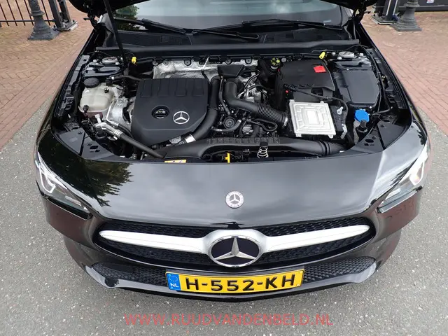 Mercedes-Benz CLA Shooting Brake 180 2020 Benzine 36