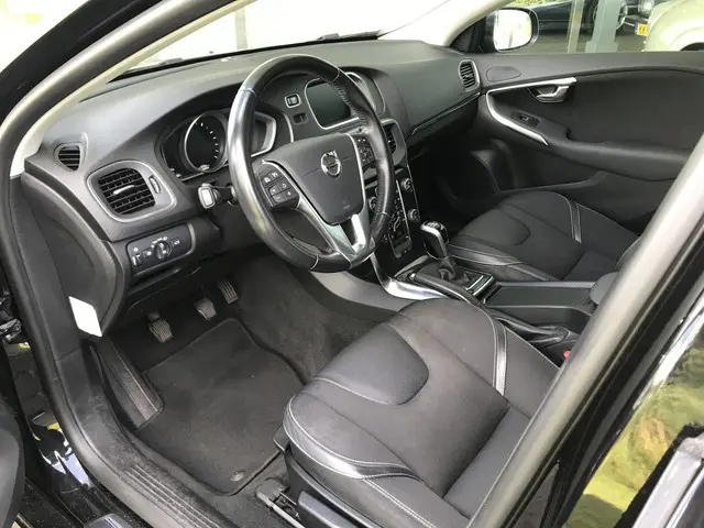 Volvo V40 2.0 T2 Nordic+ 2016 Benzine 6