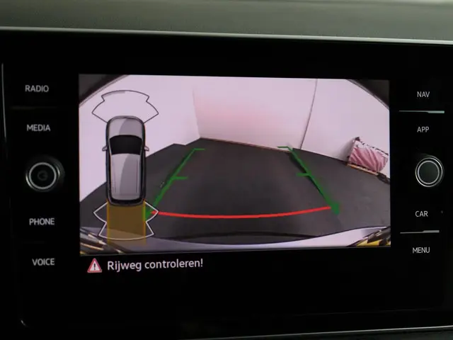 Volkswagen T-Cross 1.0 TSI R-Line Edition 2025 Benzine 11