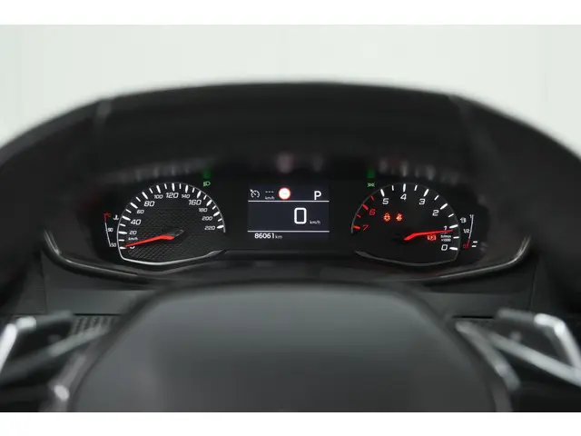 Peugeot 2008 PureTech 130 EAT8 Allure 2022 Benzine 37