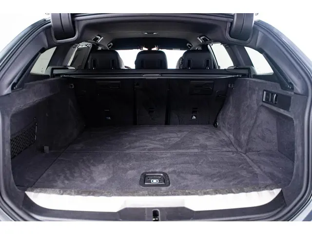 BMW 3 Serie Touring 330e 2025 Hybride Benzine 23